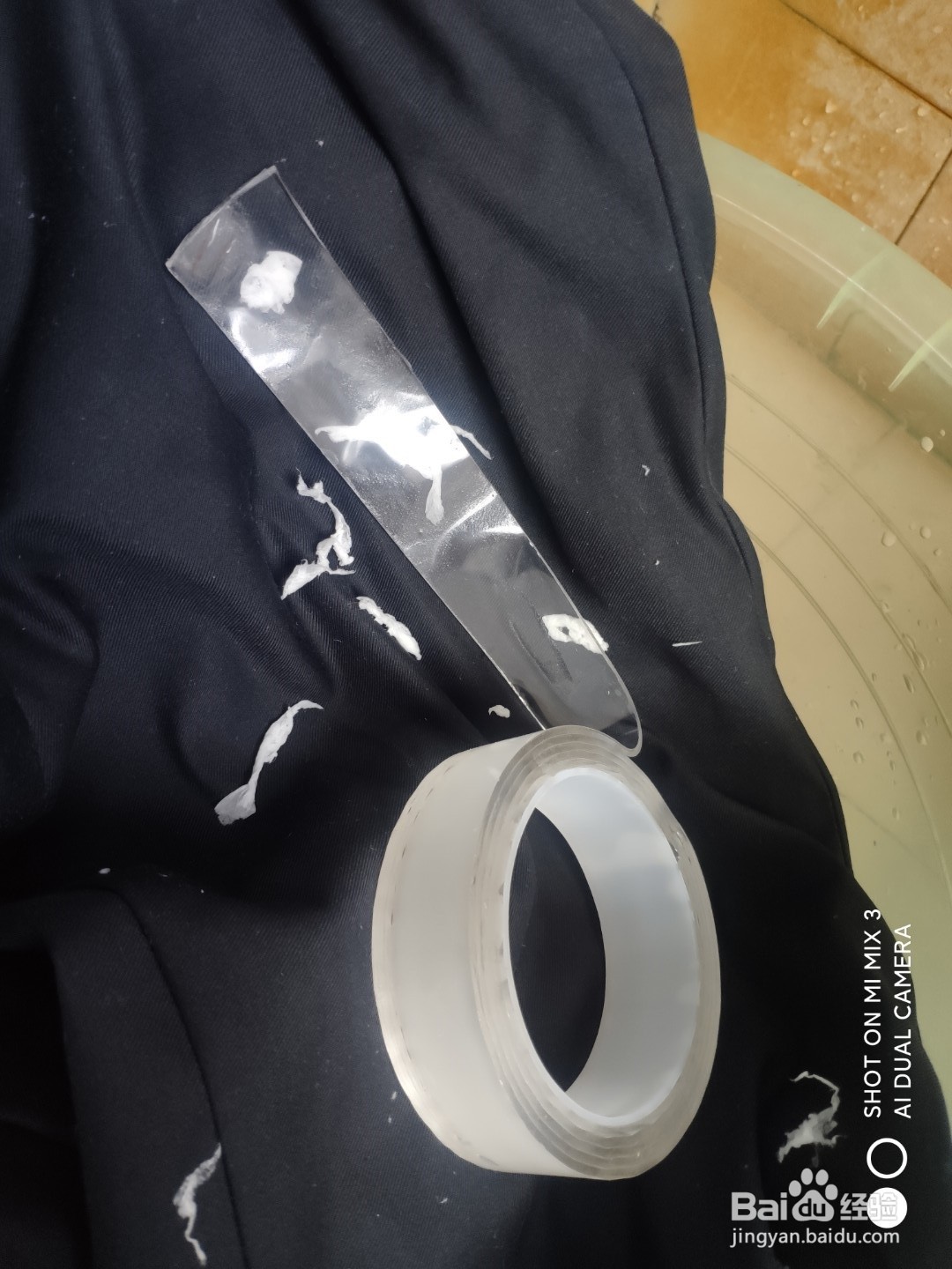 怎么样轻松去除衣服上的纸屑？