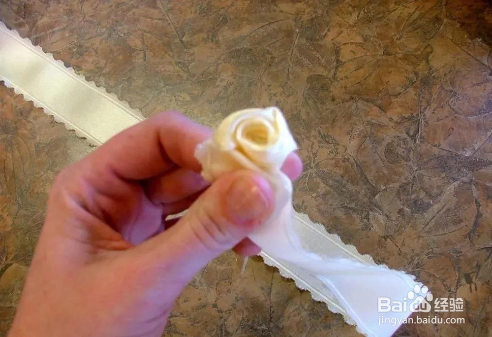 随手一根丝带卷出了漂亮的玫瑰，几分钟搞定一朵