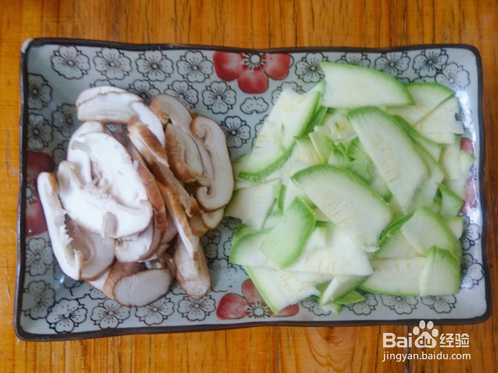 家常菜——西葫芦香菇炒肉
