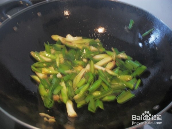 大蒜炒蛋的做法