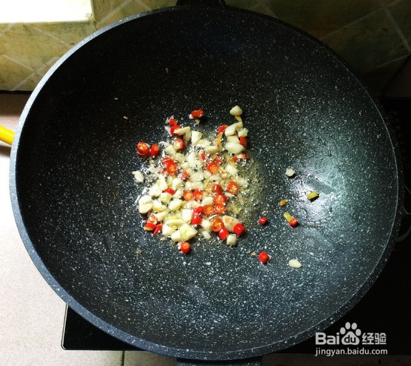 芦笋炒虾球的制作方法