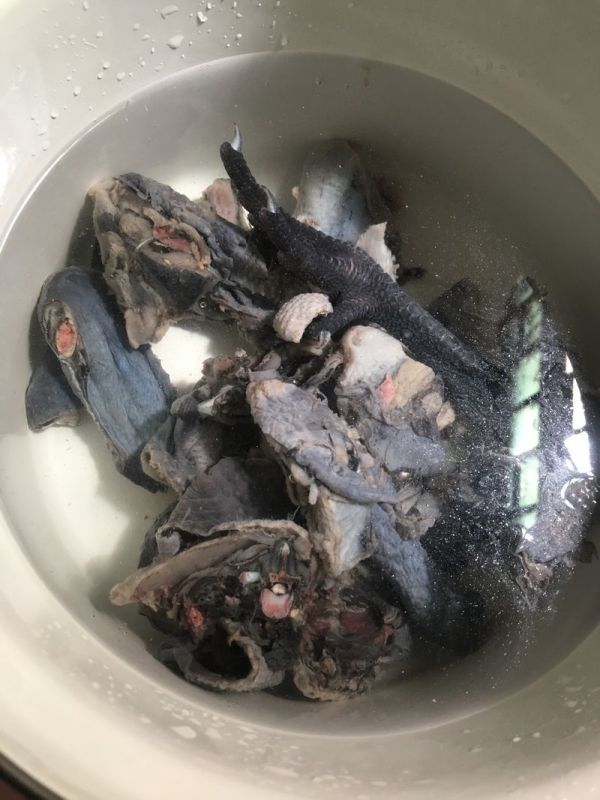乌鸡排骨药材汤