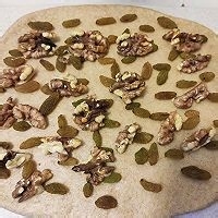 制作坚果大列巴