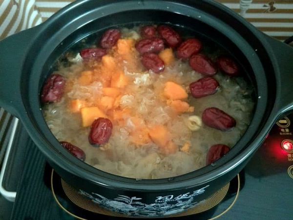 银耳莲子木瓜羹