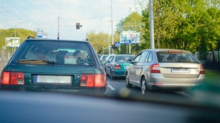 16年12月的车2021年需要领年检标吗