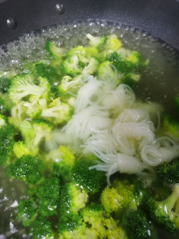 凉拌西兰花魔芋丝