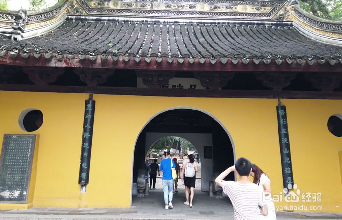 如何游玩苏州的虎丘山剑池