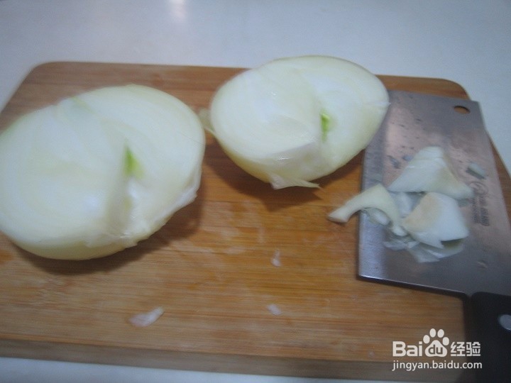 老年人怎样用刀切洋葱条