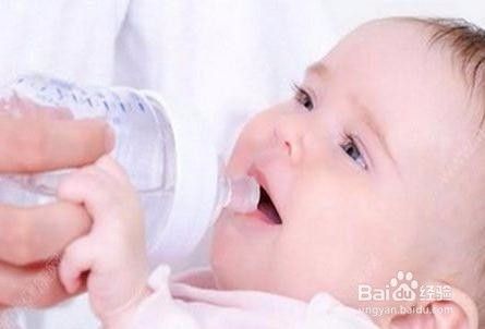 宝宝六个月了，喝水量少怎么办？