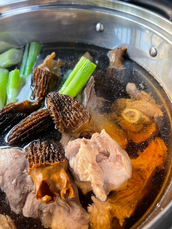 山药羊肚菌炖排骨汤