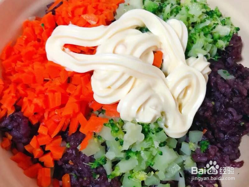 午餐肉时蔬双米堡的做法