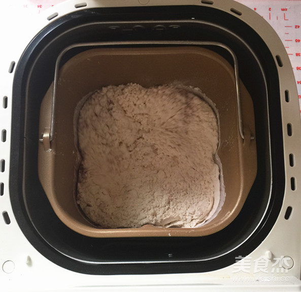 红曲提子干面包