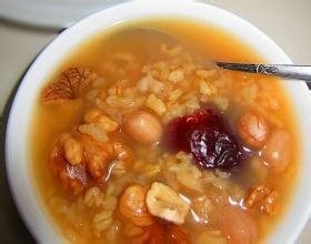 核桃花生红枣粥