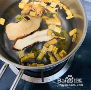 宝宝喝了开胃的汤，消积祛湿