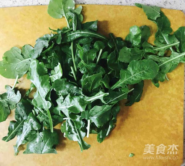 牛油果芝麻菜烤三文鱼汉堡