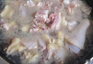 如何做黄焖鸡？