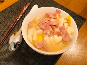 养生食补白菜火腿年糕汤