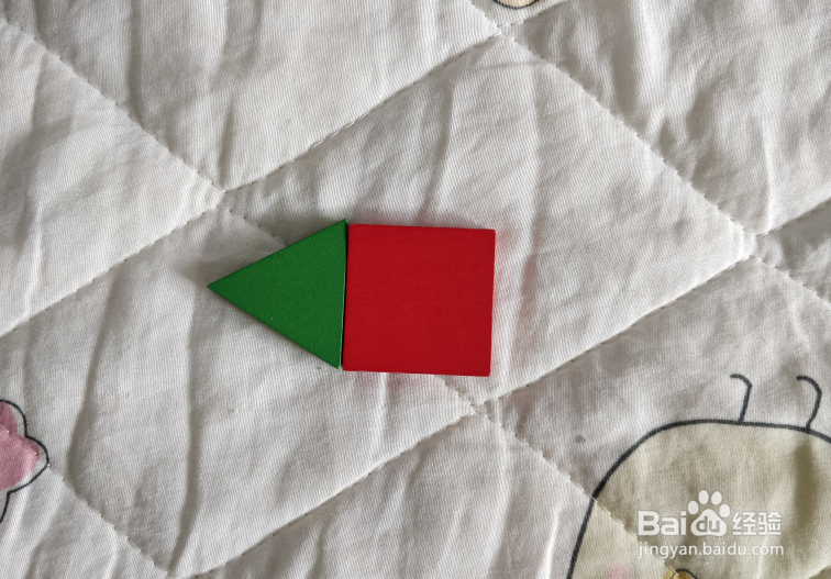 用几何形状积木怎么拼一条细长的海鱼?