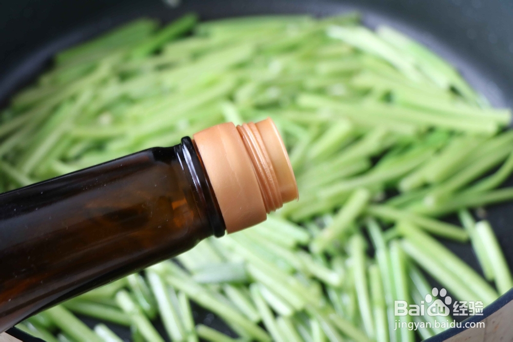 茼蒿炒豆干怎么做