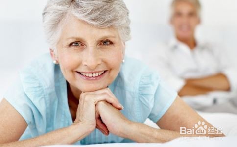 老人正确使用按摩器的方法