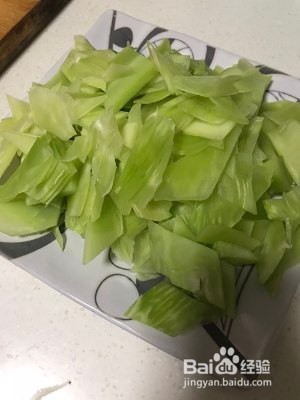 健康养生佳品酸辣脆爽素炒莴苣的做法