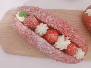 红丝绒草莓面包怎么做