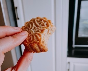 在家制作美味的澳门杏仁酥