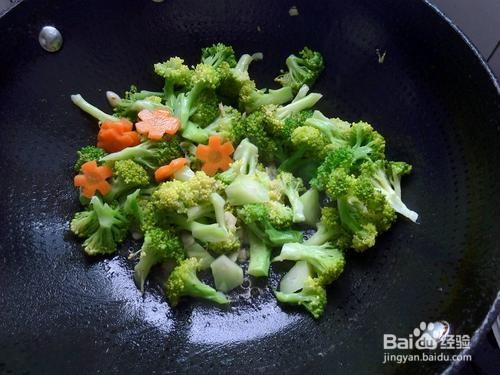 清淡爽口的蒜蓉西兰花 做法