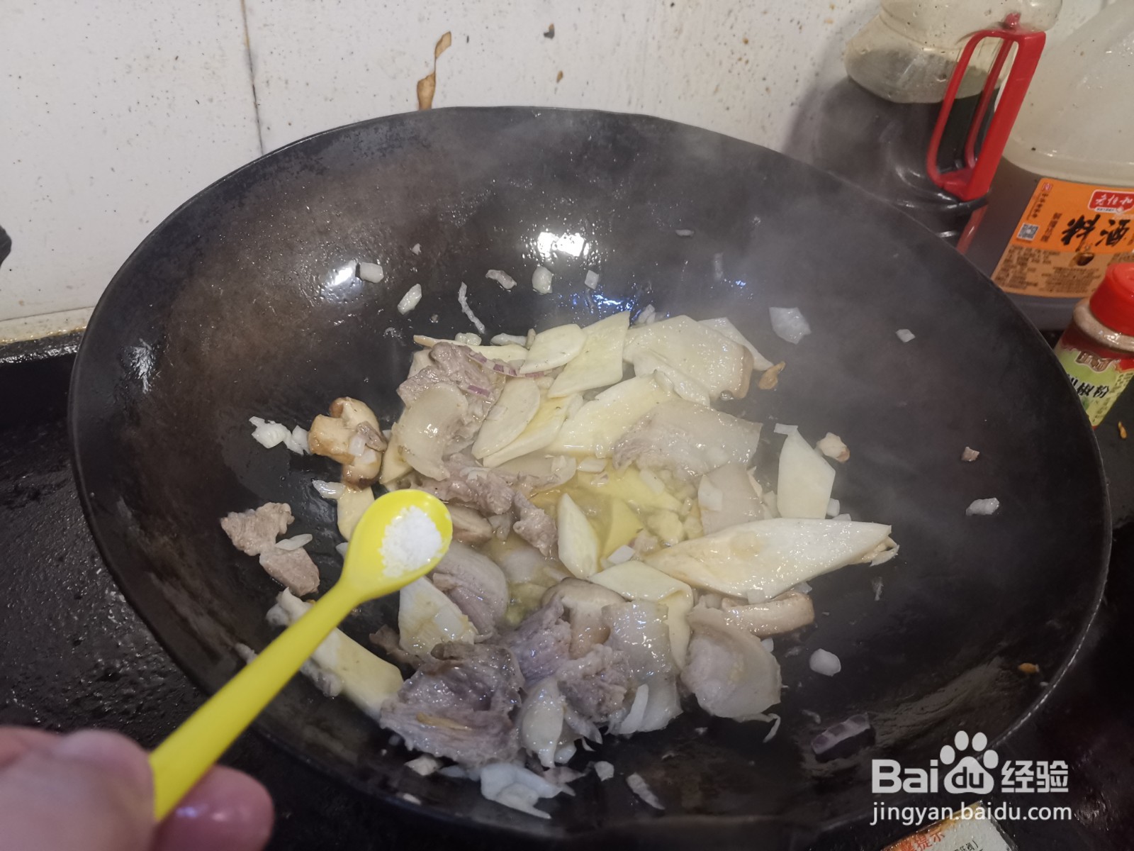 五花肉炒杏鲍菇片的做法