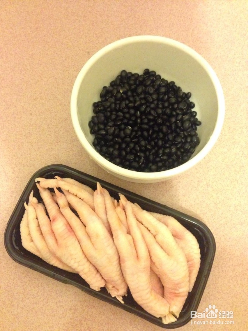 强肾抗皱美容汤：鸡爪黑豆汤