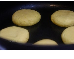 食补佳品玉米糯饼的做法