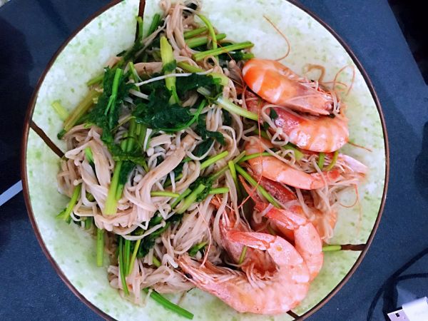 香菜金针菇炒大虾