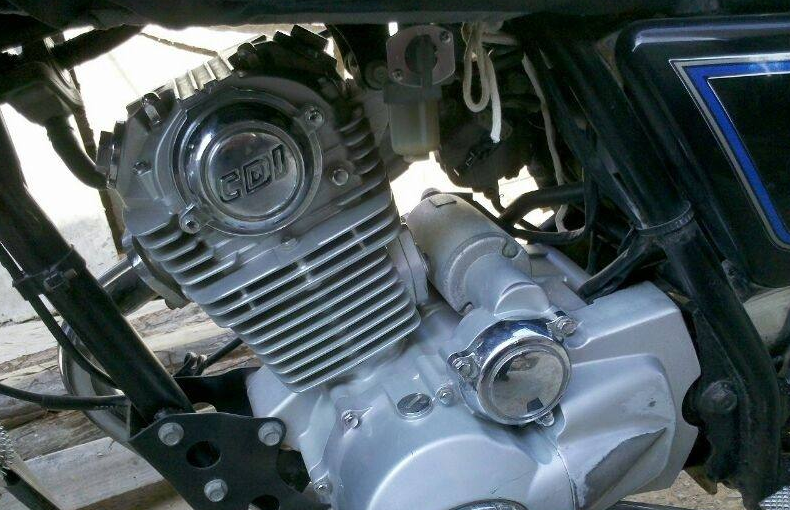 夏天怎么给摩托车发动机降温啊