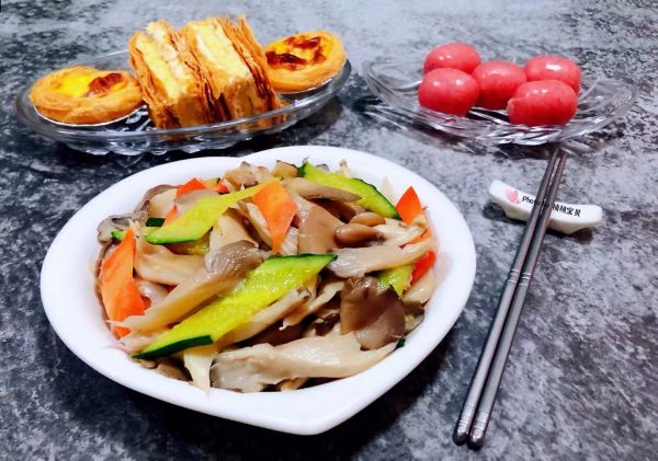 黄瓜胡萝卜炒平菇