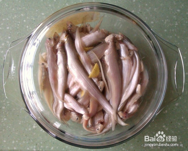 蒜香酥烤小刀鱼