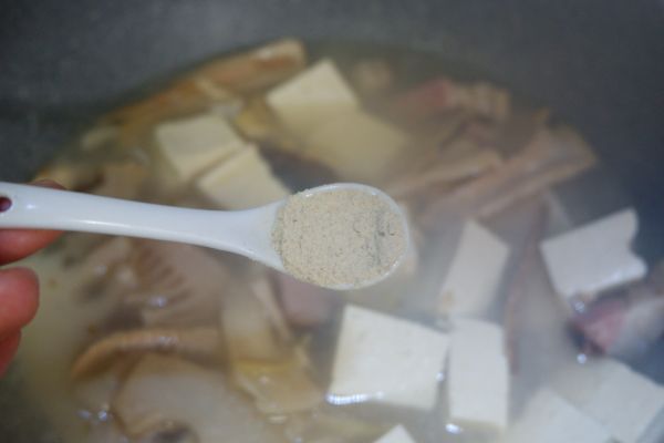 笋干腊肉炖豆腐