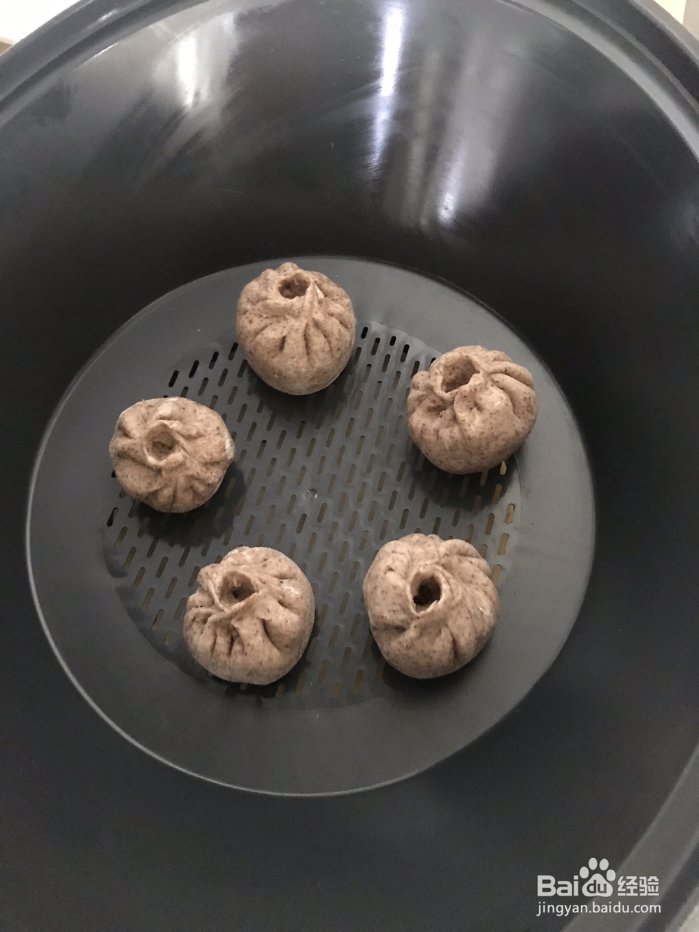 细腻美味的黑米全麦豆沙包