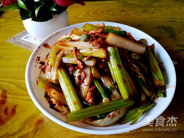 黄豆酱炒肉丝芹菜