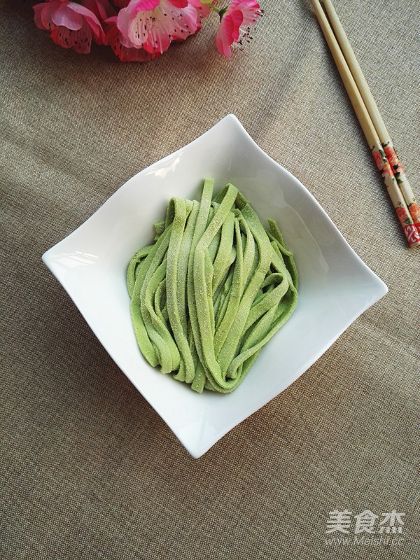 菠菜手擀面的做法