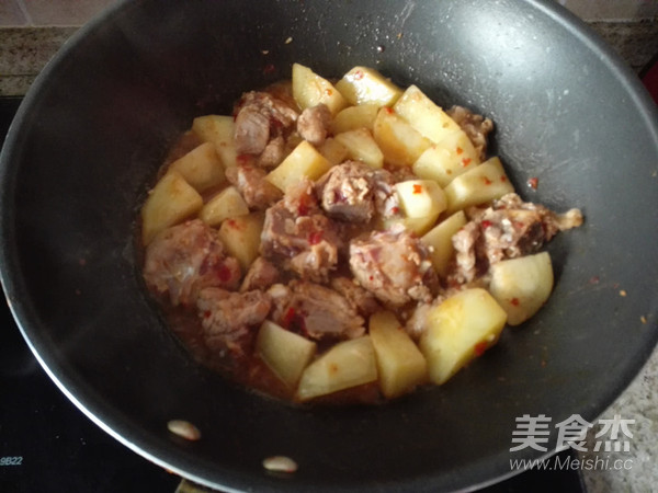 排骨土豆饭的做法