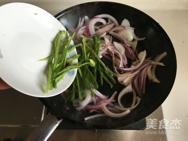 黑椒洋葱青椒炒牛肉