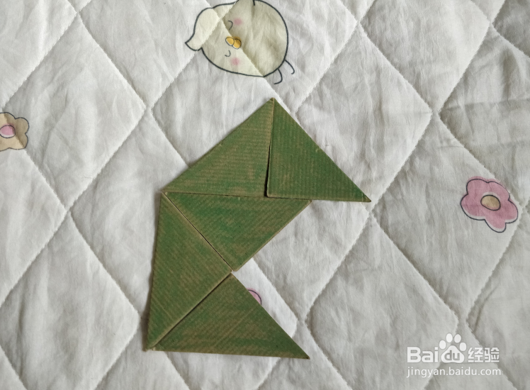 用九巧板怎么拼一个学京剧的小哥哥呢？