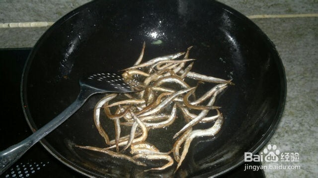 葱香油煎咸鱼干