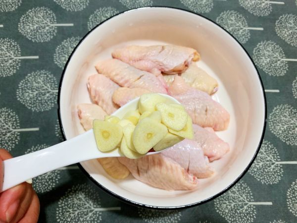 鲜嫩多汁柠香黑胡椒烤鸡翅