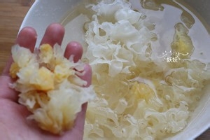 银耳莲子汤的做法
