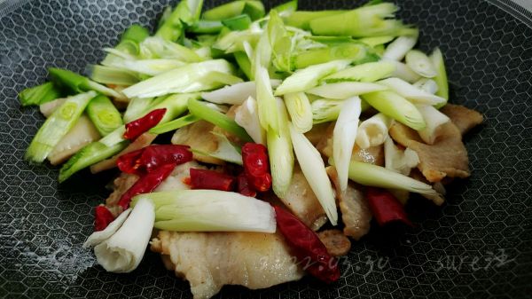 青蒜辣酱香炒肉