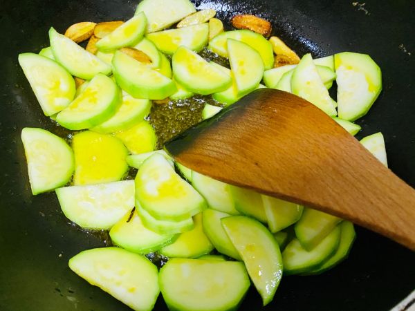 纯素清炒西葫芦