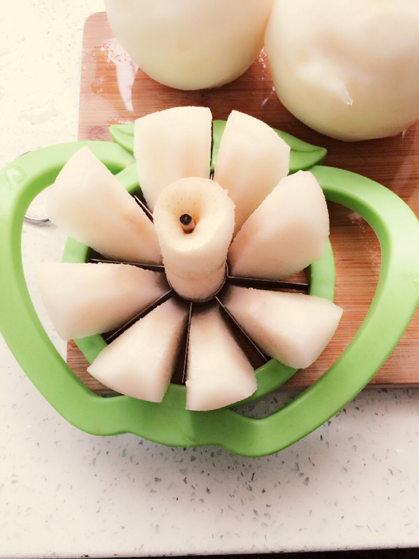 红酒雪梨怎么做才好吃，看完你就知道了