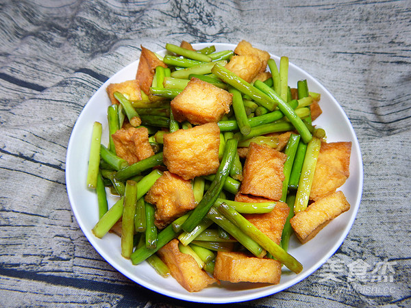 蒜苔炒豆腐的做法