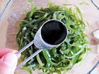 养颜瘦身私家秘方--油淋姜汁海带丝的做法